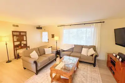 Image de Monthly discount! Bright 2 bd+office w/hot tub, Ac, patio, laundry, & more!