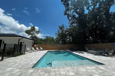 Image de Spacious 5 Bedroom house with option to heat pool