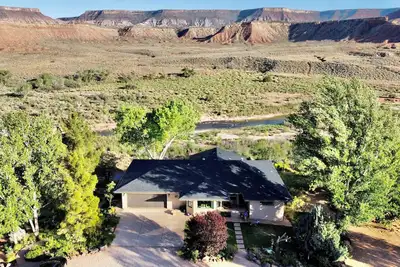 Image de Cozy Riverfront Apt, at Zion Np, Views Views Views!