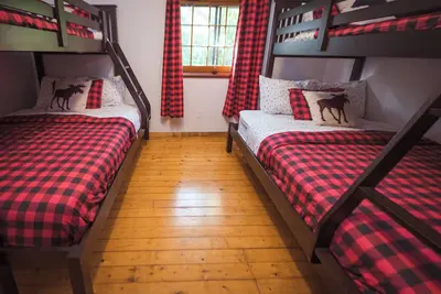 Image de Fabulous Rustic Waterfront Cottage in Niagara with Outdoor Bar, Kayaks and Canoe