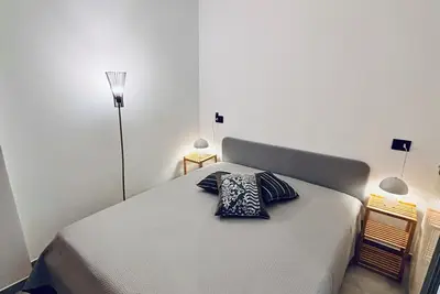 Image de Urban oasis facing the station with private parking