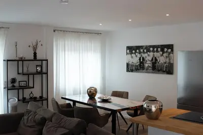 Image de Quiet, exclusively furnished apartment, centrally located in the city.