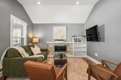 Cozy Fountain Square Getaway!