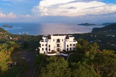 Image de Luxurious 7-bedroom Castle on top of a mountain in Playa Hermosa Costa Rica
