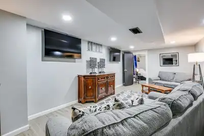 Image de Basement Unit—Walk to Nd