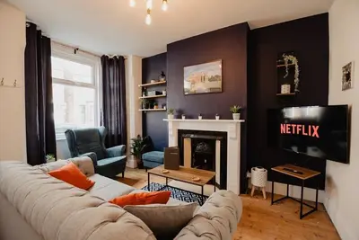 Image de 2 Bed House, Sleeps 4, City Centre with Parking