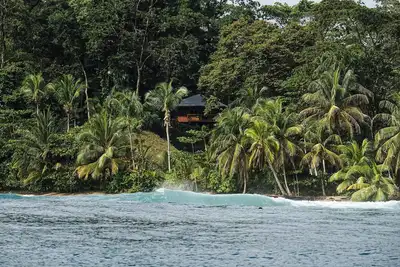 Charming bungalow in tranquil Bocas del Toro. Perfect spot for surf and relax.