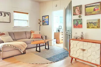 Image de Stylish Douglas Retreat - Steps from Dunes Resort!