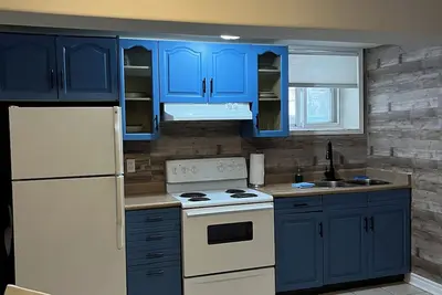 Image de Bsmt Apt in Dufferin Grove 2 Mins to Subway