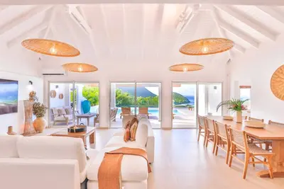 Image de Villa Lily Blue, spacieuse et élégante, piscine chauffée, vue mer, 4 chambres