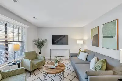 Image de Charming 2-bedroom Townhome- Close Proximity