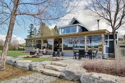 Image de Située en bordure de la Rivière Saint-Jean et le Fjord du Saguenay. 4 chambres