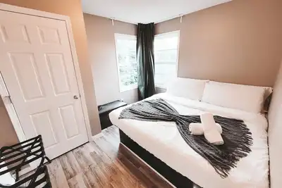 Image de The Gateway - Central House Family Yard Firepit