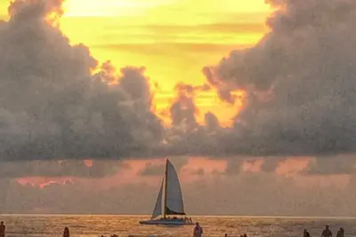 Image de Belle Harbor! Luxury equipped town home w/private garage-fitness room/pool