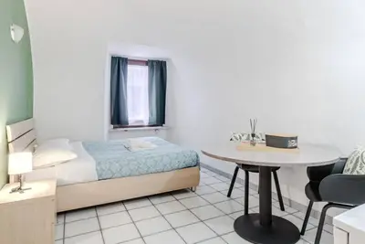 Image de Stylish Studio in Turin's Vibrant Quadrilateral