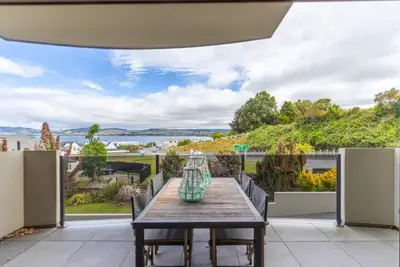 Image de Lakeview Apartment - Modern, Entertain, Work