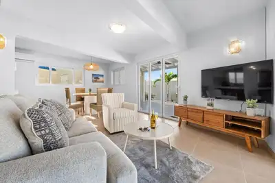 Image de Casa Luna ~ Prvt Pool ~ FirePit ~Walk 2 PalmBeach!