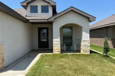 Image de This space is perfect for game day weekends, family visits, and long term stays.