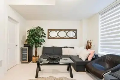 Image de Comfortable Executive Townhome