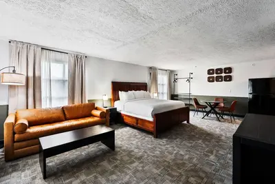 New King Suite with Fireplace & Kitchenette
