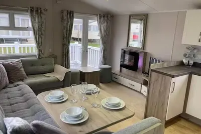 Image de Caravan-Sleep8-HotTub-FreeP-Balcony-FamilyFriendly