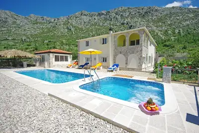 Image de Maison pour la famille avec la piscine Zavojane, Zagora (K-23737)
