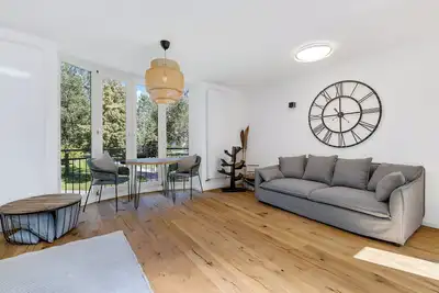 Image de Maison de vacances 'Living In A Park - The Park Lodge' avec terrasse privée et Wi-Fi