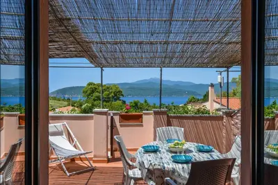 Villa del sole 2 overlooks the Stella Gulf with breathtaking sunsets.