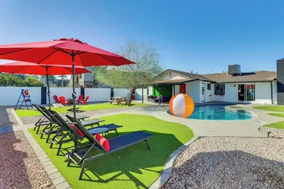 Image de Outdoor Patio Oasis: Group Getaway in Tempe