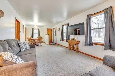 Image de Hike, Fish & Boat: Lake Mills Home w/ Yard