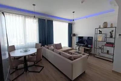 Image de Condo de luxe sécurisé au 18e étage avec piscine et salle de sport inclus dans l