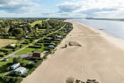 Image de Tiny house directly on the Weser beach