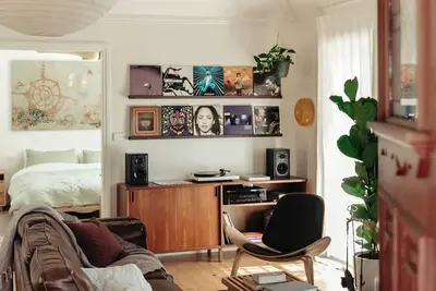 Image de Stylish & Relaxing - Bathtub, Vinyls, Fireplace