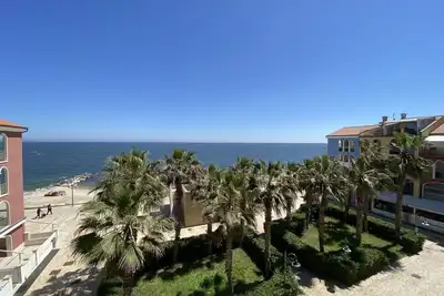 Image de Ref. 34 Summer rental – Seafront two bedroom apartment