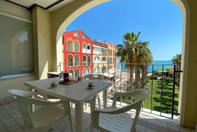 Image de Ref 25 Summer rental – Seafront two bedroom apartment