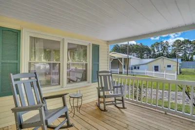 Image de Spacious Lake Marion Home With Game Room, Outdoor Spaces and More!