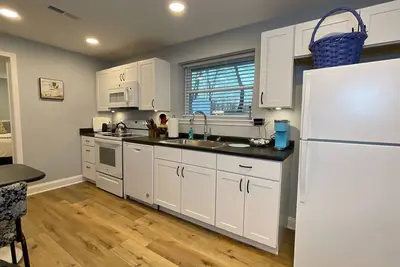 Image de Cozy 2br Retreat | Near Casino, Queen Beds, Parking