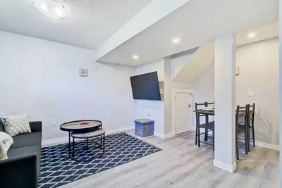 Image de Suite Life by Nose Hill with Parking Firepit