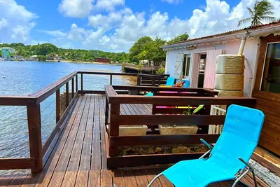 Image de Gite Sun RISEest dans un environnement exceptionnel de part son pied dans l'eau