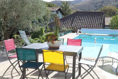 Image de Maison en campagne avec piscine privée, climatisation et WiFi à 10 min du centre