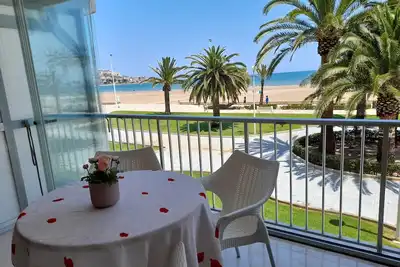 Image de Beachfront apartment 40 k. from Valencia, services all year round,