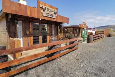 Image de Rocky Ridge Cabin, pet friendly, with a garden in Castlerock