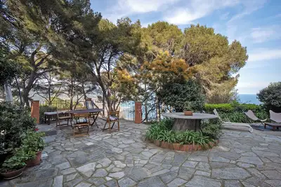 Image de Villa 'Torre Alpicella' avec vue sur la mer, terrasse privée et Wi-Fi