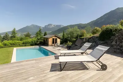 Image de Maison de vacances 'Le Gypaete' avec vue sur les montagnes, piscine privée et Wi-Fi