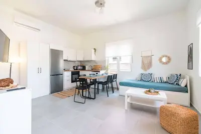 Image de Appartement \"Evan Suites No 4\" avec balcon, Wi-Fi et climatisation
