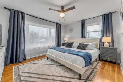 Image de Seven Songbirds, ideal for corporate travers, insurance house relocation.