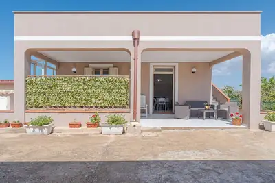 Image de Villa 'Con Tre Camere Da Letto' avec terrasse privée, jardin partagé et climatisation