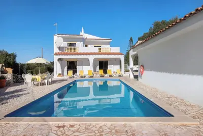 Image de Villa 'Casa Das Figueiras' avec vue sur les montagnes, piscine privée et climatisation