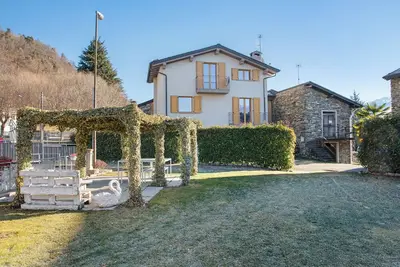 Image de Appartement 'Taverna Relax Sara' avec vue sur les montagnes, terrasse privée et Wi-Fi