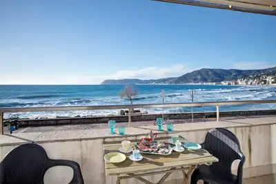 Image de Appartement 'Cadorna Fronte Mare' avec vue sur la mer, Wi-Fi et climatisation
